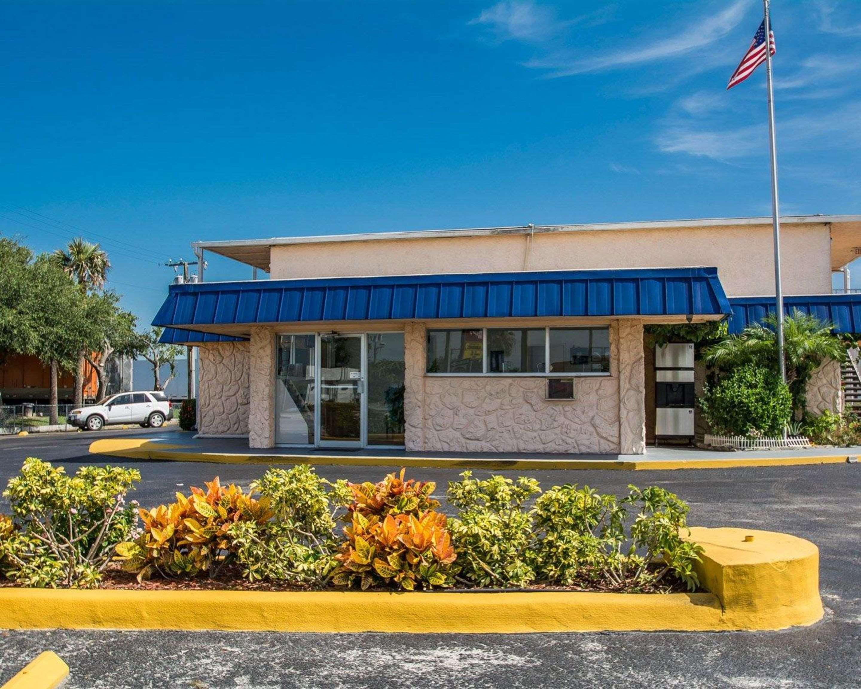 Rodeway Inn Fort Pierce I-95 Екстериор снимка